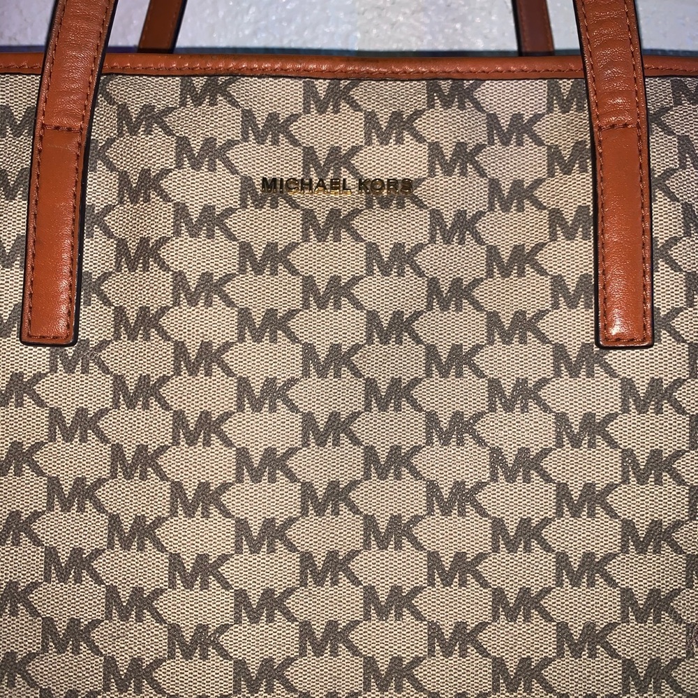 MK purse - Picture 2 of 3